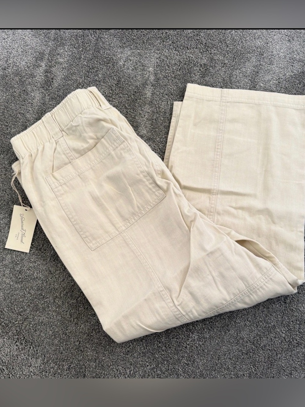 Universal Threads Co Women’s Relaxed Fit Capri Pants Light Beige Size 12 R